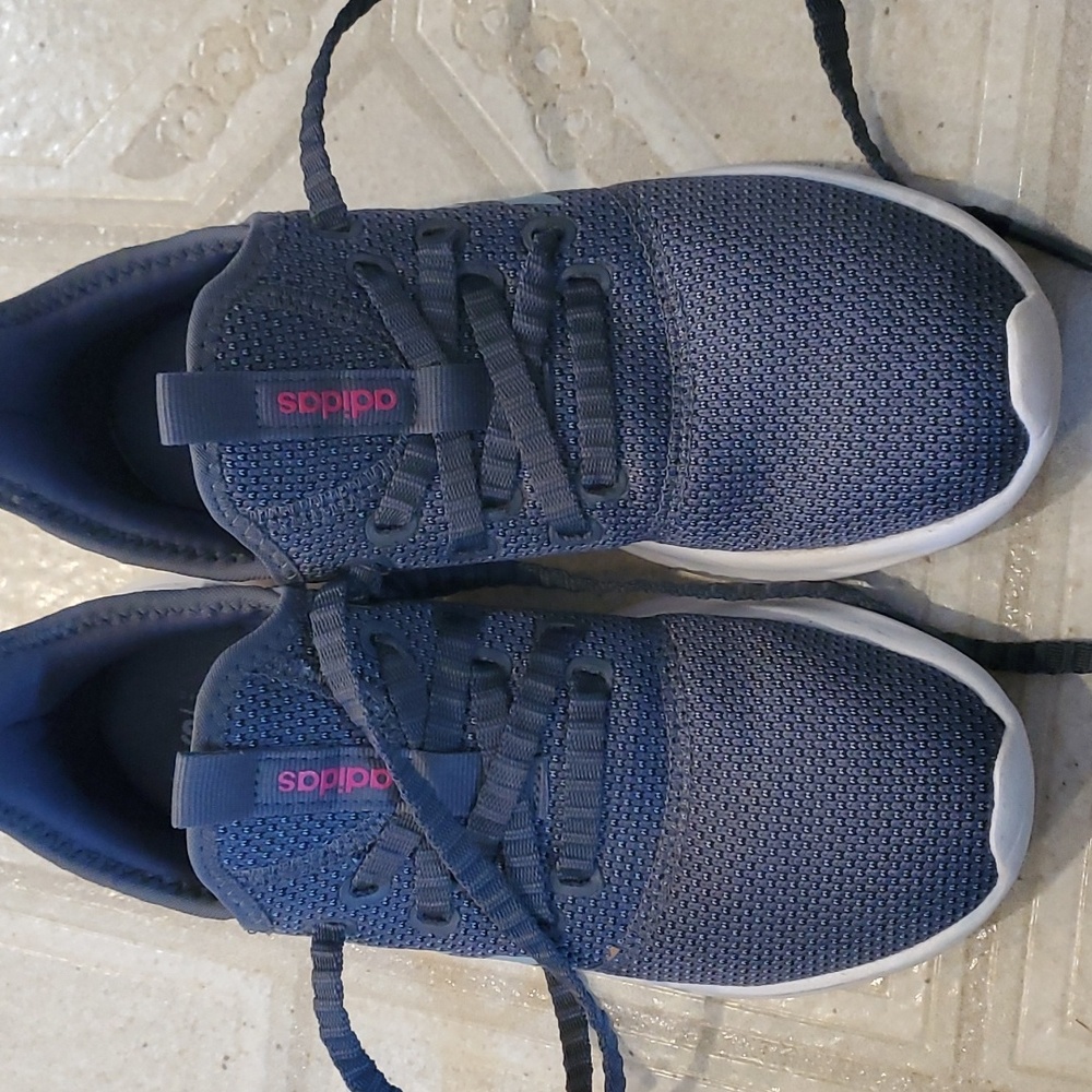 Adidas womens cloud foam shoes size 6
